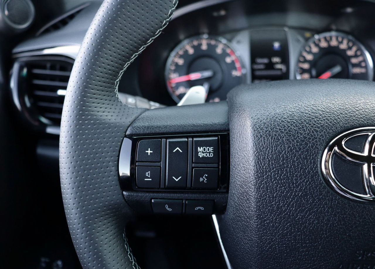 Новый Пикап Toyota Hilux 4.0 AT, Новый: фото 28