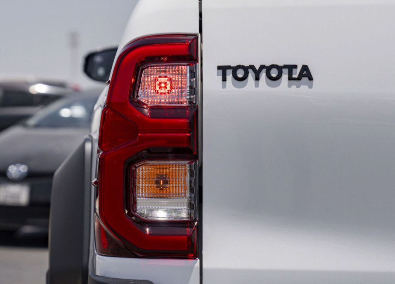 Новый Пикап Toyota Hilux 4.0 AT, Новый: фото 8