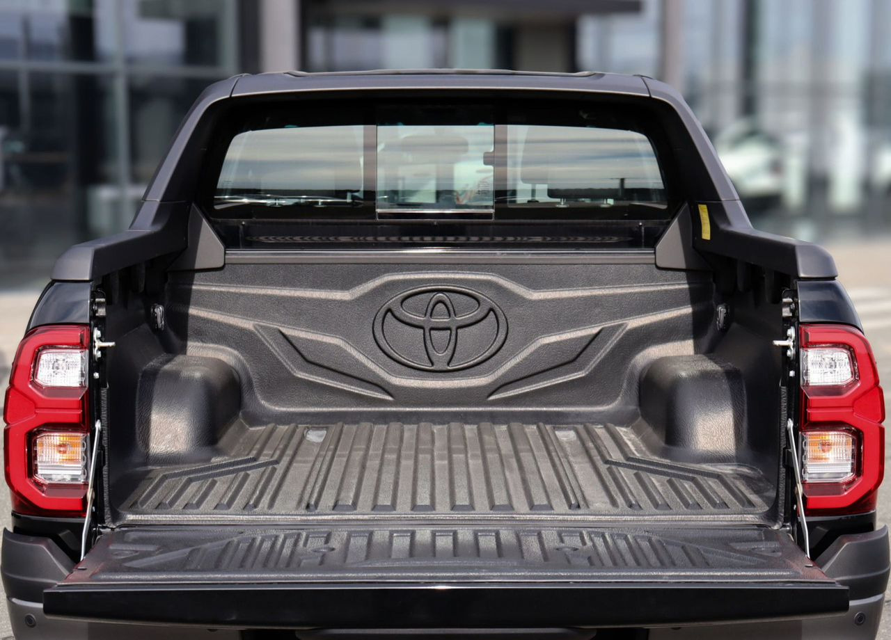 Пикап Toyota Hilux 4.0 AT, Новый: фото 16
