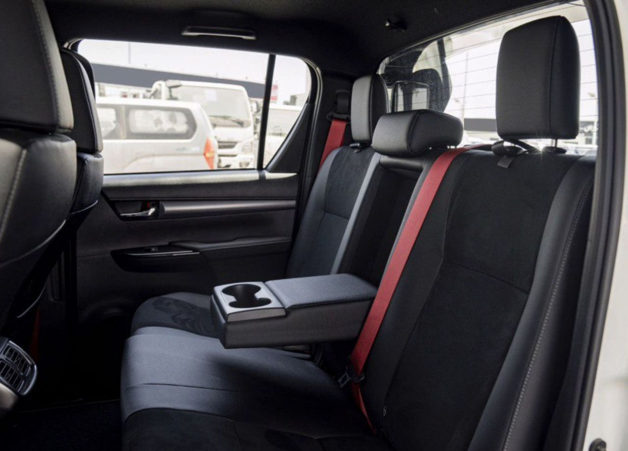 Новый Пикап Toyota Hilux 4.0 AT, Новый: фото 36