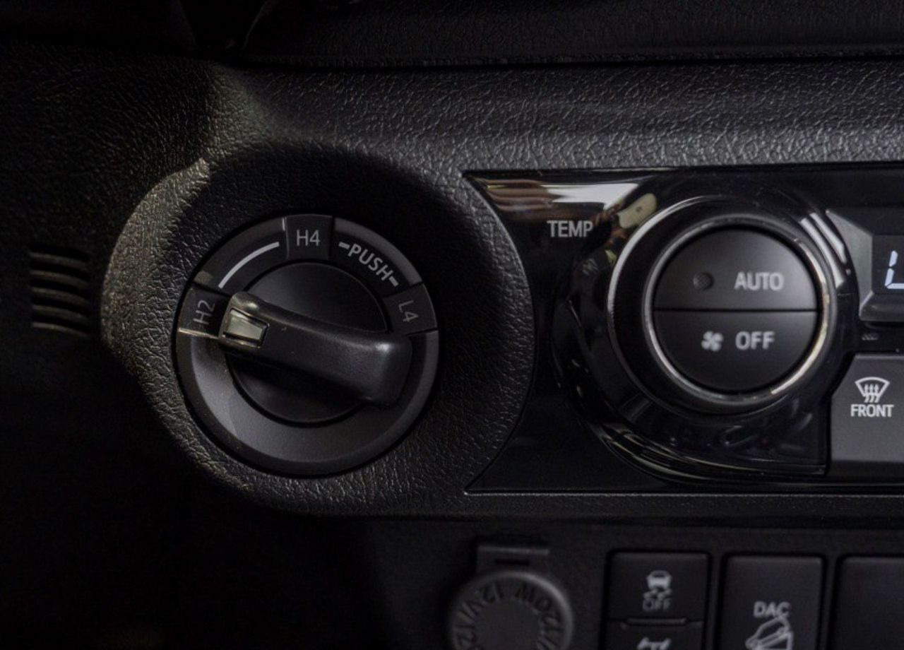 Новый Пикап Toyota Hilux 4.0 AT, Новый: фото 31