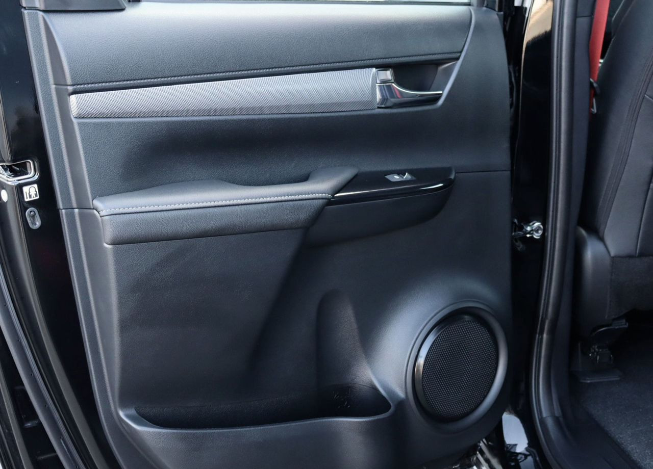 Новый Пикап Toyota Hilux 4.0 AT, Новый: фото 37