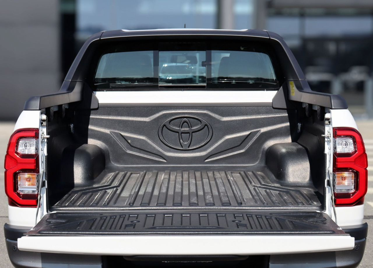 Новый Пикап Toyota Hilux 4.0 AT, Новый: фото 17