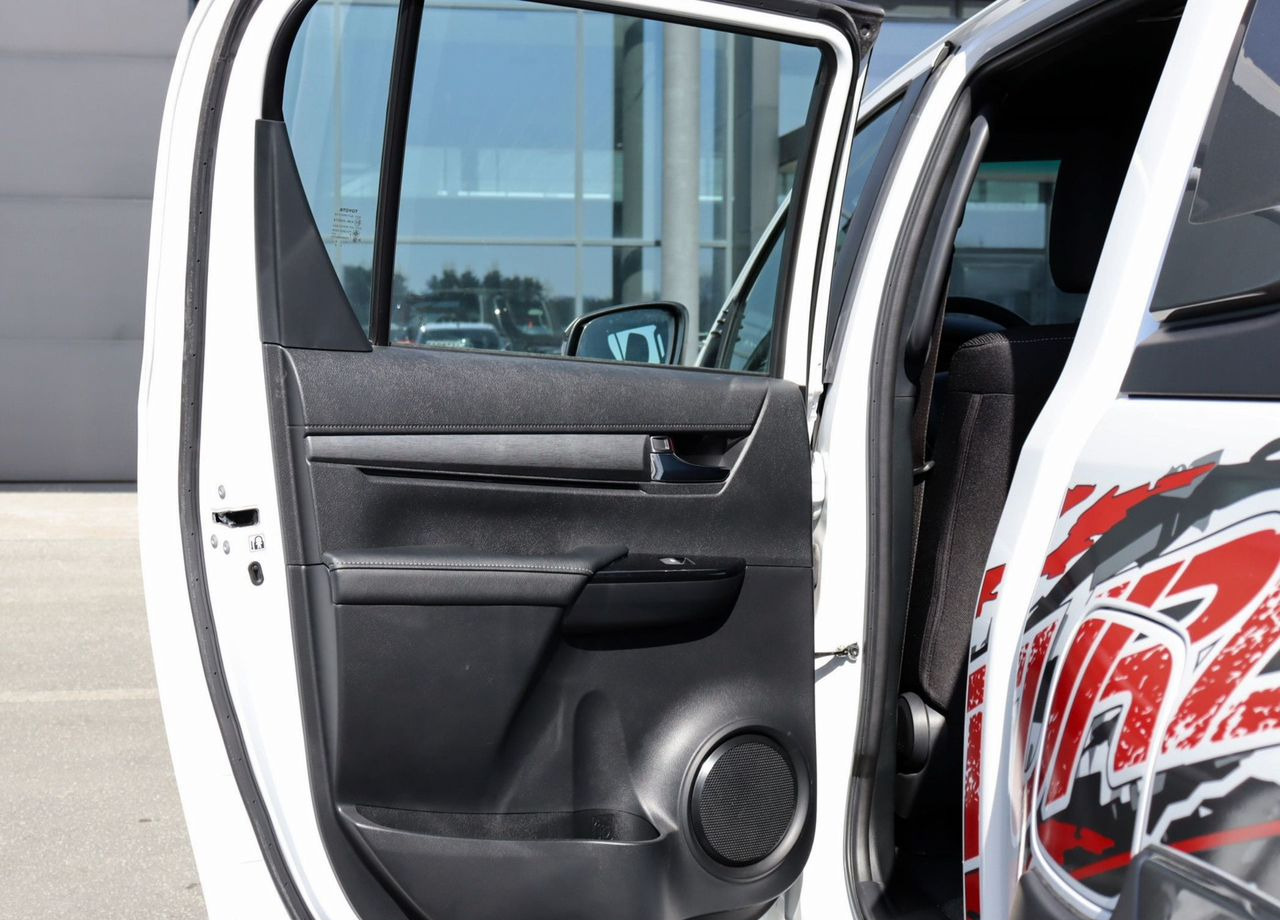 Пикап Toyota Hilux 4.0 AT, Новый: фото 35