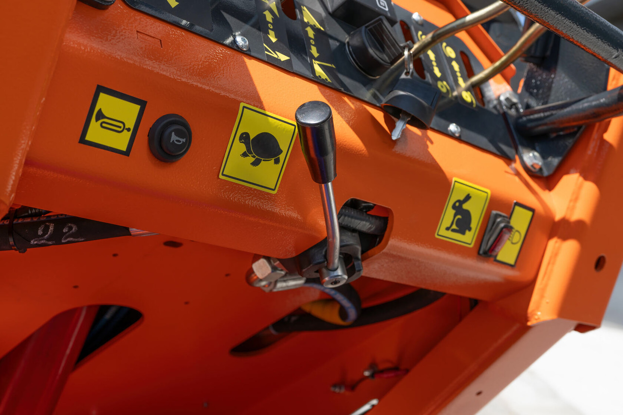 Мини-погрузчик (с бортовым поворотом) ГИДРОМАШ PL-01: фото 7