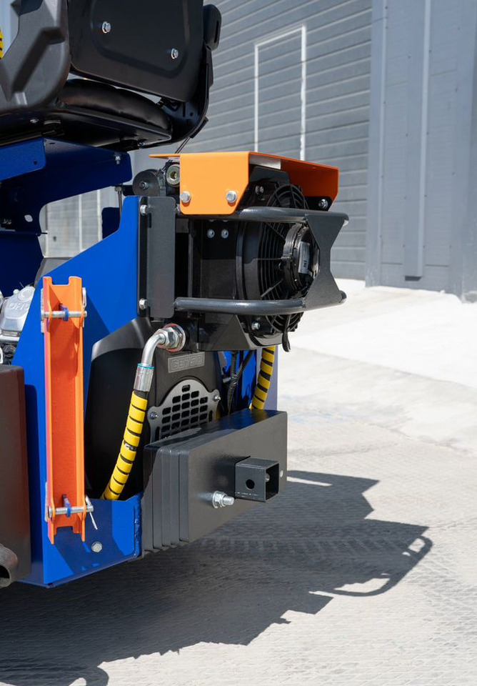 Новый Мини-погрузчик с бортовым поворотом SKARAB PL-01: фото 13