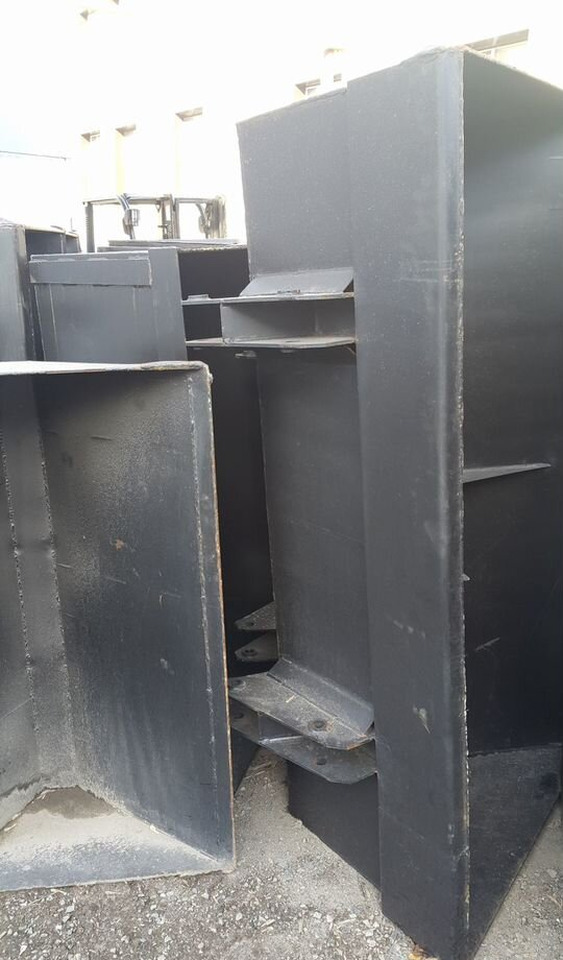 Ковш 1,5-1,6м шириной на пку 0,8 - Ковш для погрузчика: фото 1 Ковш 1,5-1,6м шириной на пку 0,8 - Ковш для погрузчика: фото 1