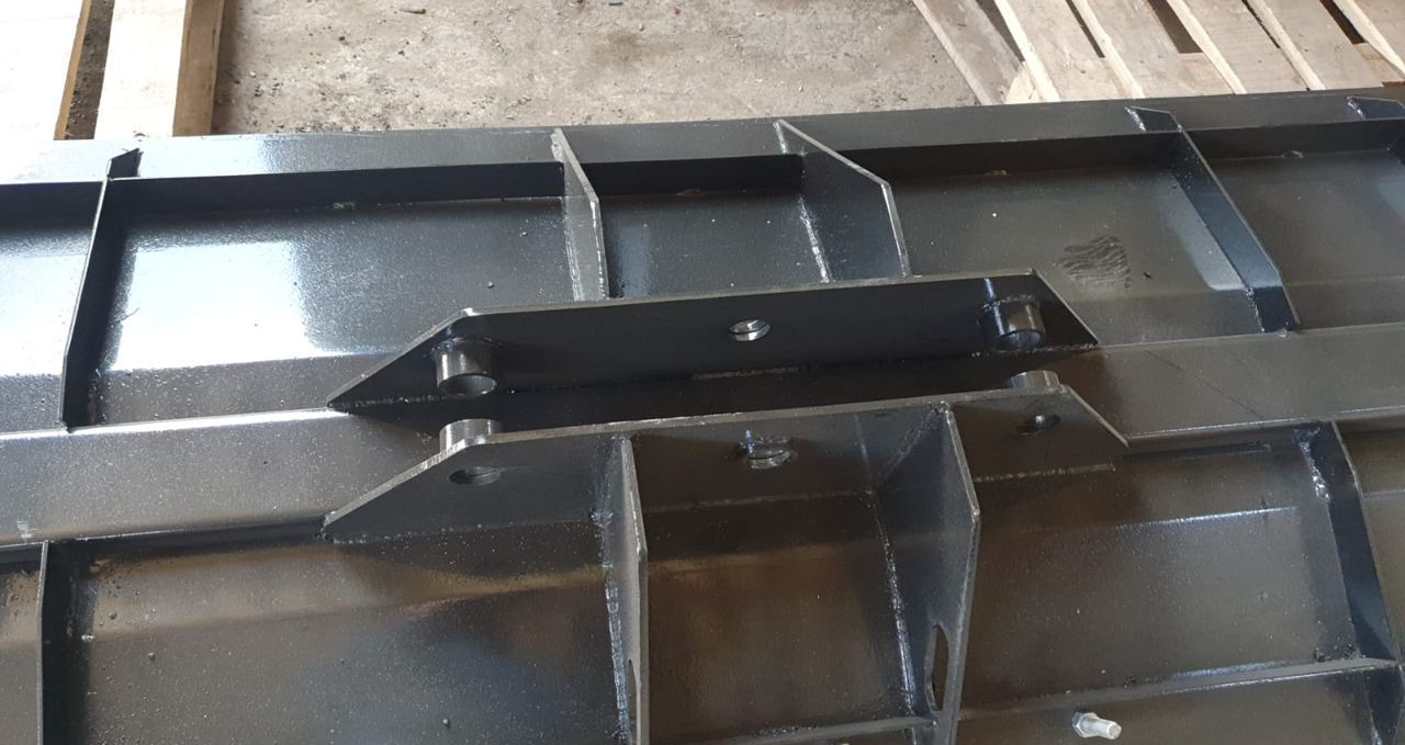 Отвал ком. (Сэндвич резина-нож) 2.5м. мтз (гидр) - Отвал: фото 4 Отвал ком. (Сэндвич резина-нож) 2.5м. мтз (гидр) - Отвал: фото 4