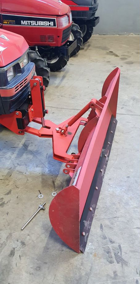 Отвал на перед трактора от 15л.с крепление отдель - Отвал: фото 1 Отвал на перед трактора от 15л.с крепление отдель - Отвал: фото 1