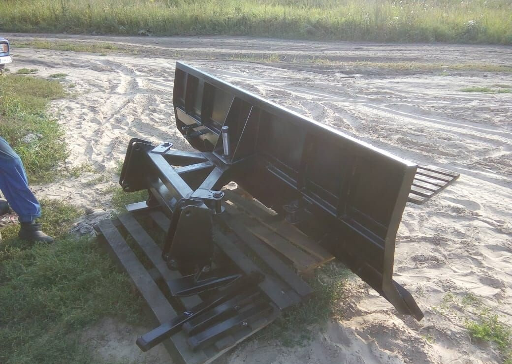 Отвал на пку 2,5м с резиной и ножом (сэндвич) - Отвал: фото 3 Отвал на пку 2,5м с резиной и ножом (сэндвич) - Отвал: фото 3