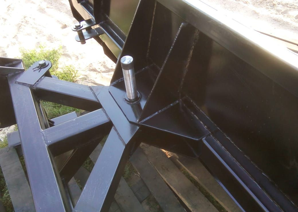 Отвал на пку 2,5м с резиной и ножом (сэндвич) - Отвал: фото 4 Отвал на пку 2,5м с резиной и ножом (сэндвич) - Отвал: фото 4