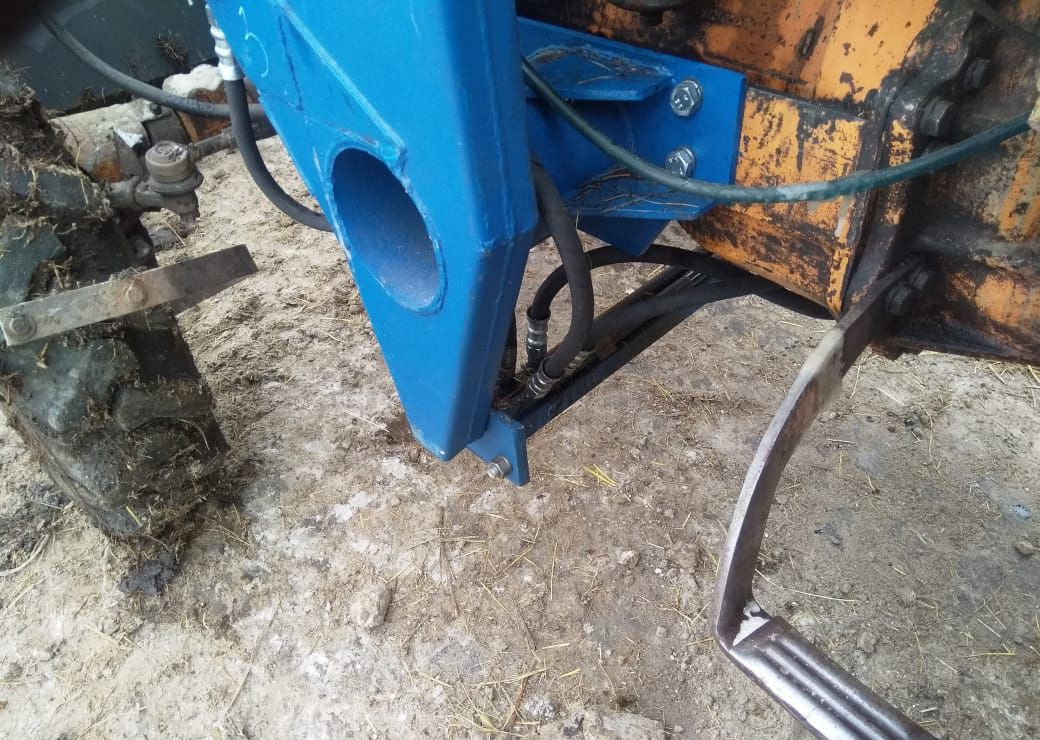 Погрузчик пку-0,8 Т-40 усиленный - Фронтальный погрузчик для трактора: фото 2 Погрузчик пку-0,8 Т-40 усиленный - Фронтальный погрузчик для трактора: фото 2