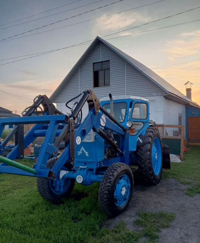 СибТрансСнаб ПКУ-0,9 - Фронтальный погрузчик для трактора: фото 1 СибТрансСнаб ПКУ-0,9 - Фронтальный погрузчик для трактора: фото 1