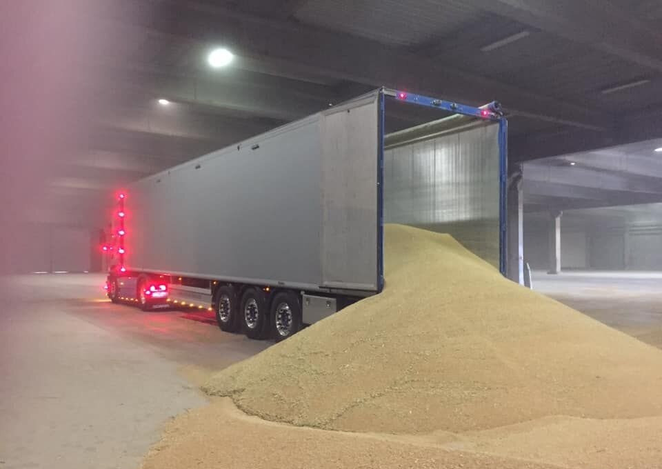 Новый Полуприцеп щеповоз с подвижным полом, Полуприцеп зерновоз Kraker K-Force Agri: фото 23 Новый Полуприцеп щеповоз с подвижным полом, Полуприцеп зерновоз Kraker K-Force Agri: фото 23