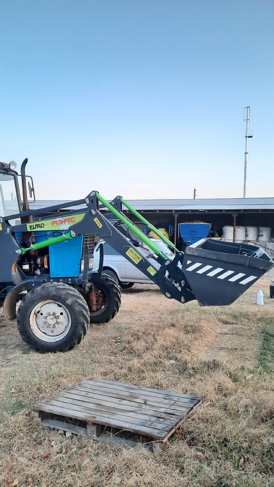 АЗАС Евромакс 1200 - Фронтальный погрузчик для трактора для Навесного оборудования: фото 1 АЗАС Евромакс 1200 - Фронтальный погрузчик для трактора для Навесного оборудования: фото 1