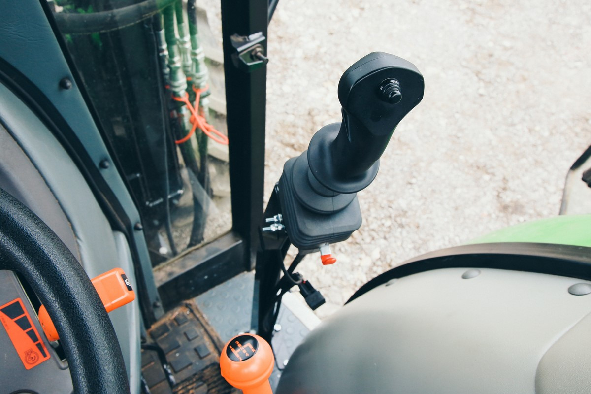 Джойстиковое управление (комплект) - Кабина и интерьер для Сельскохозяйственной техники: фото 1 Джойстиковое управление (комплект) - Кабина и интерьер для Сельскохозяйственной техники: фото 1