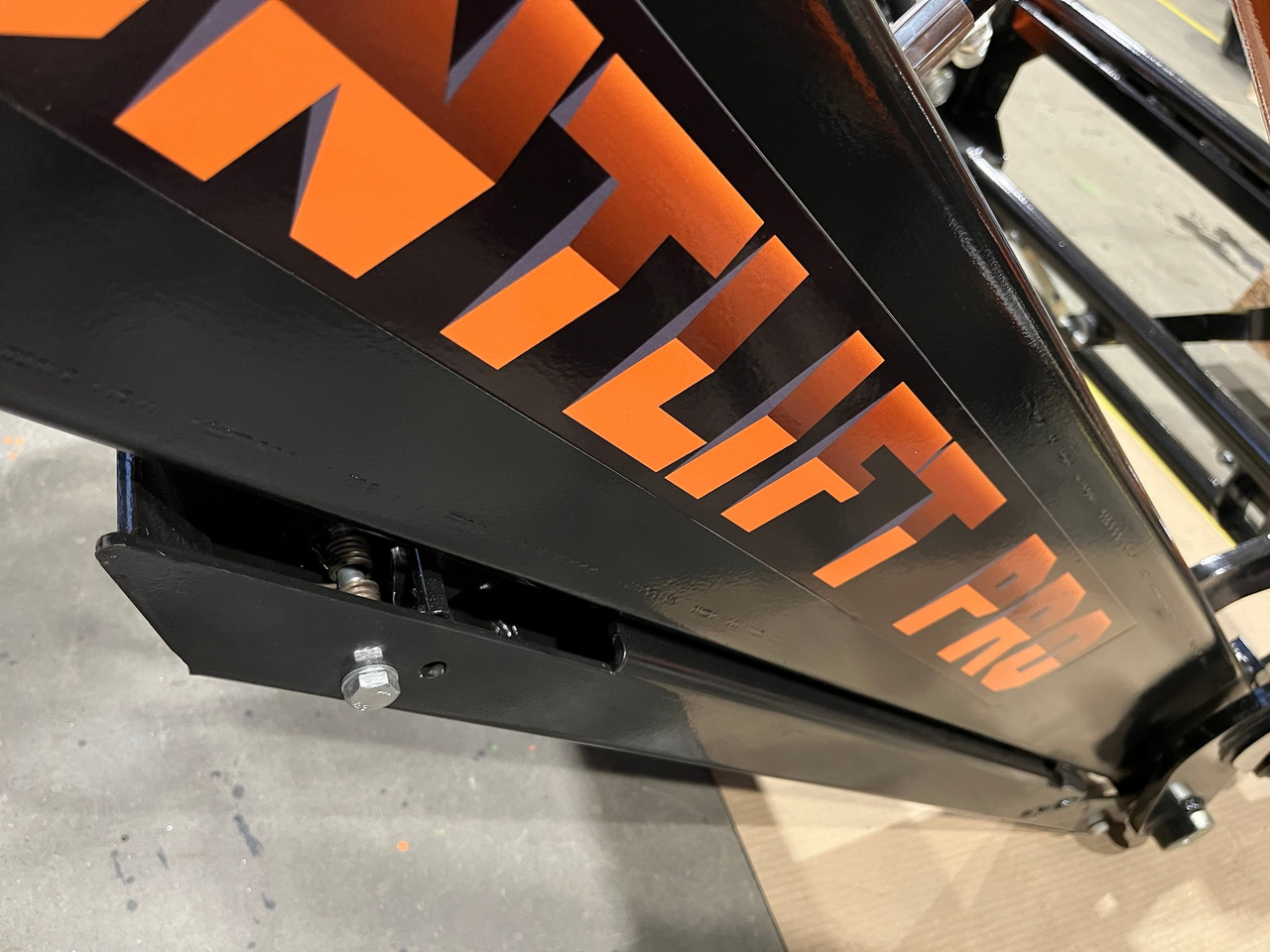 Погрузчик фронтальный FRONTLIFT PRO-2200.EURO, агрегатирование с тракторами мощностью от 130 л.с. - Фронтальный погрузчик для трактора: фото 5 Погрузчик фронтальный FRONTLIFT PRO-2200.EURO, агрегатирование с тракторами мощностью от 130 л.с. - Фронтальный погрузчик для трактора: фото 5