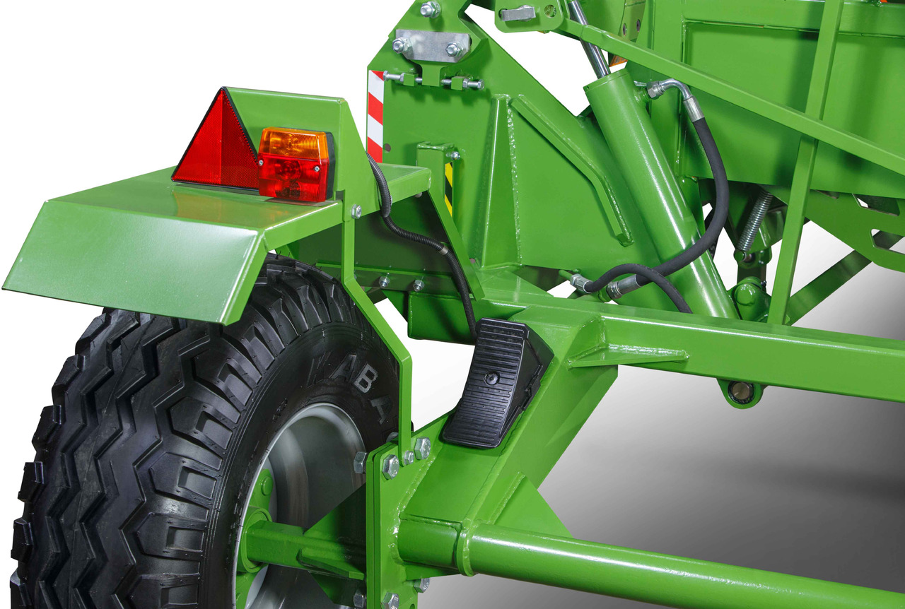 Резчик рулонов ИРК-01.1 (кормораздатчик) толщина резки 5-10-15 см, с дополнительным гидроцилиндром подъема (грузоподъемность до 1100 кг) - Техника для сенозаготовки: фото 3 Резчик рулонов ИРК-01.1 (кормораздатчик) толщина резки 5-10-15 см, с дополнительным гидроцилиндром подъема (грузоподъемность до 1100 кг) - Техника для сенозаготовки: фото 3