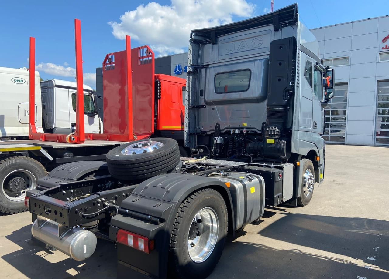 JAC K7 - Тягач: фото 4 JAC K7 - Тягач: фото 4