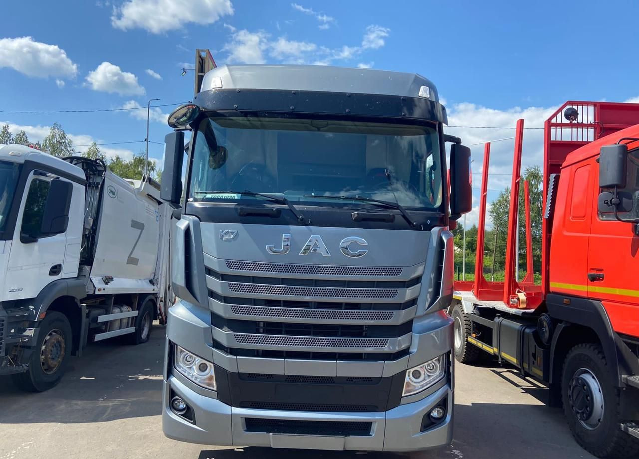 JAC K7 - Тягач: фото 2 JAC K7 - Тягач: фото 2