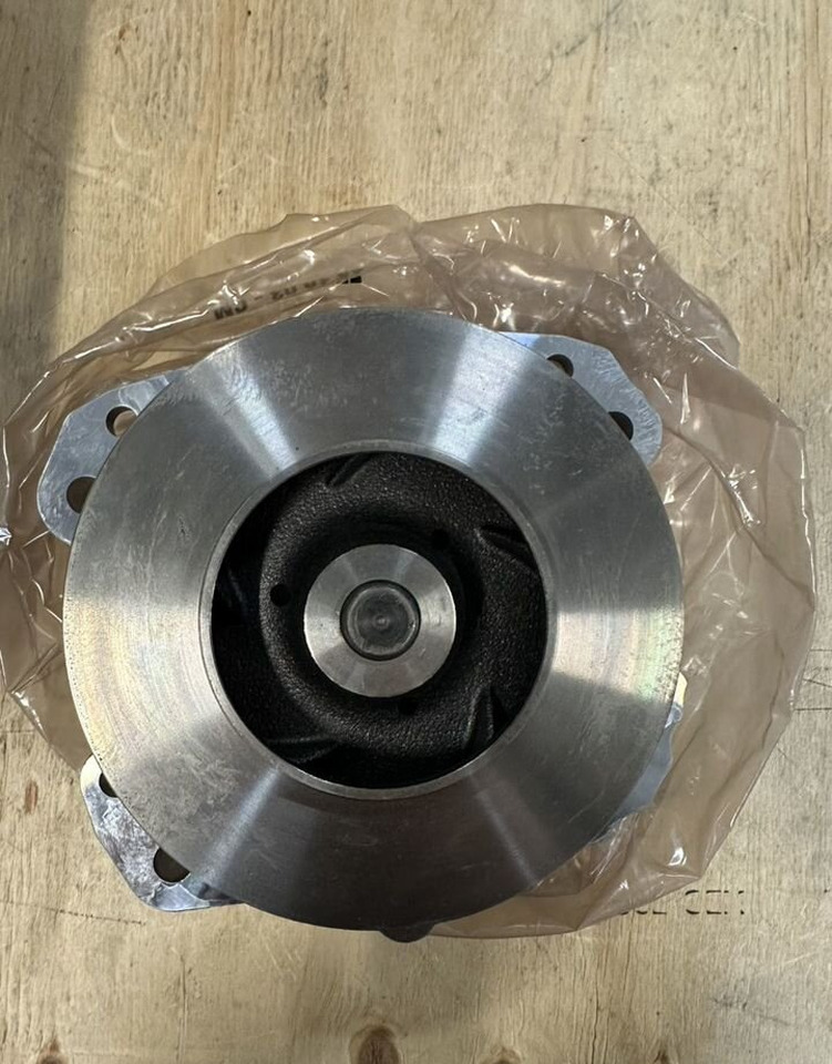 12863021 Насос водяной Liebherr - Система охлаждения: фото 3 12863021 Насос водяной Liebherr - Система охлаждения: фото 3