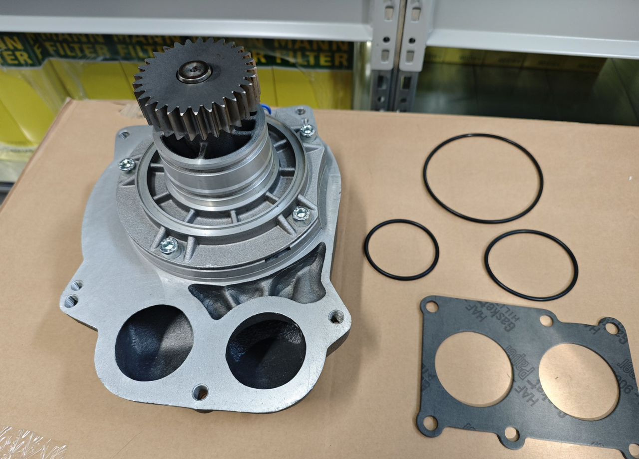 LIEBHERR 10132817 Насос водяной Liebherr - Система охлаждения: фото 1 LIEBHERR 10132817 Насос водяной Liebherr - Система охлаждения: фото 1