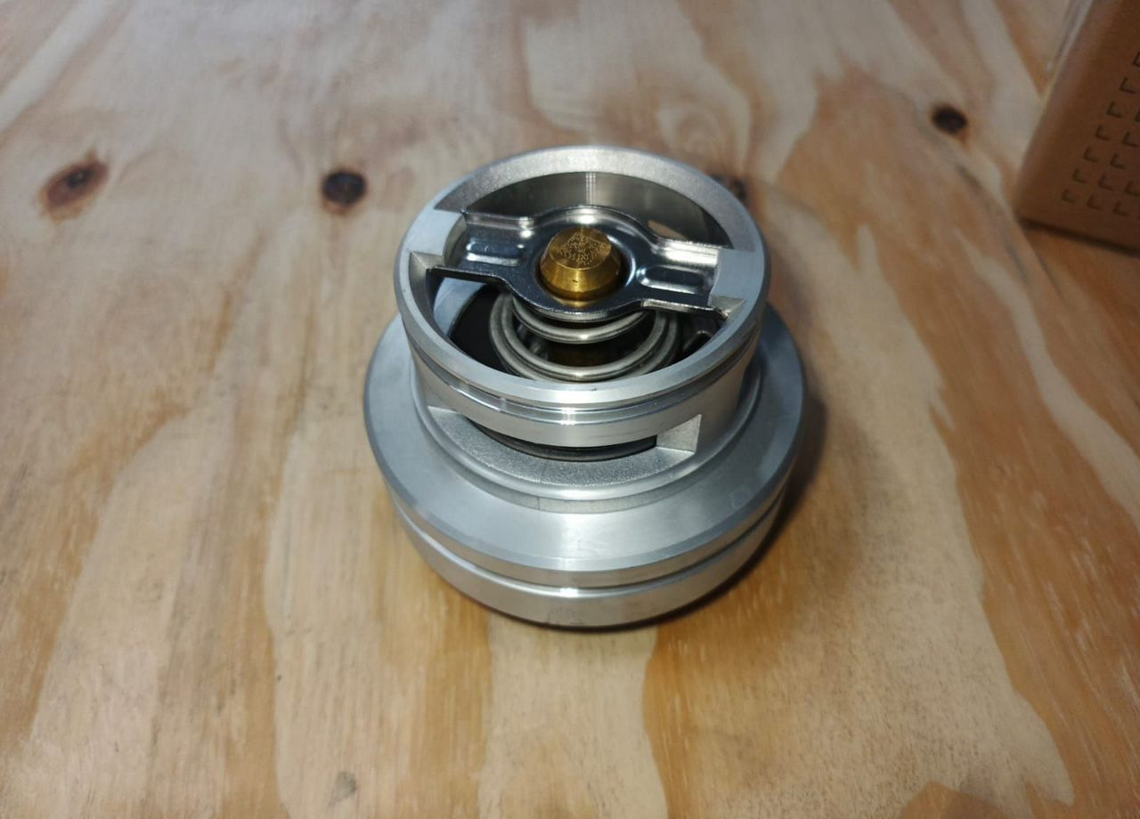 LIEBHERR 10154798 Корпус термостата ORG Liebherr - Система охлаждения: фото 3 LIEBHERR 10154798 Корпус термостата ORG Liebherr - Система охлаждения: фото 3