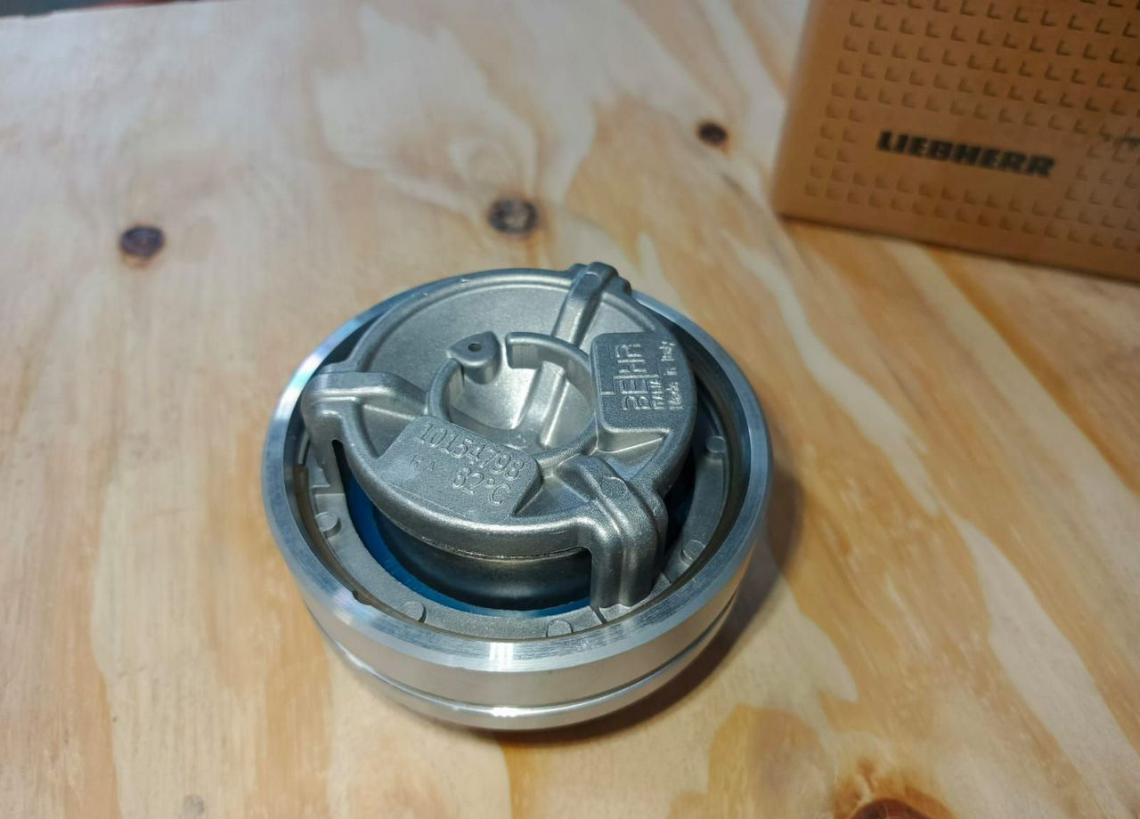 LIEBHERR 10154798 Корпус термостата ORG Liebherr - Система охлаждения: фото 2 LIEBHERR 10154798 Корпус термостата ORG Liebherr - Система охлаждения: фото 2