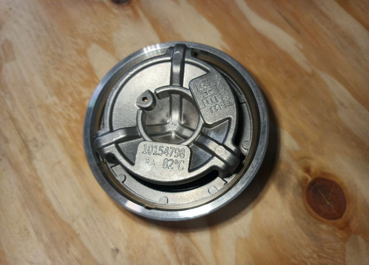 LIEBHERR 10154798 Корпус термостата ORG Liebherr - Система охлаждения: фото 1 LIEBHERR 10154798 Корпус термостата ORG Liebherr - Система охлаждения: фото 1