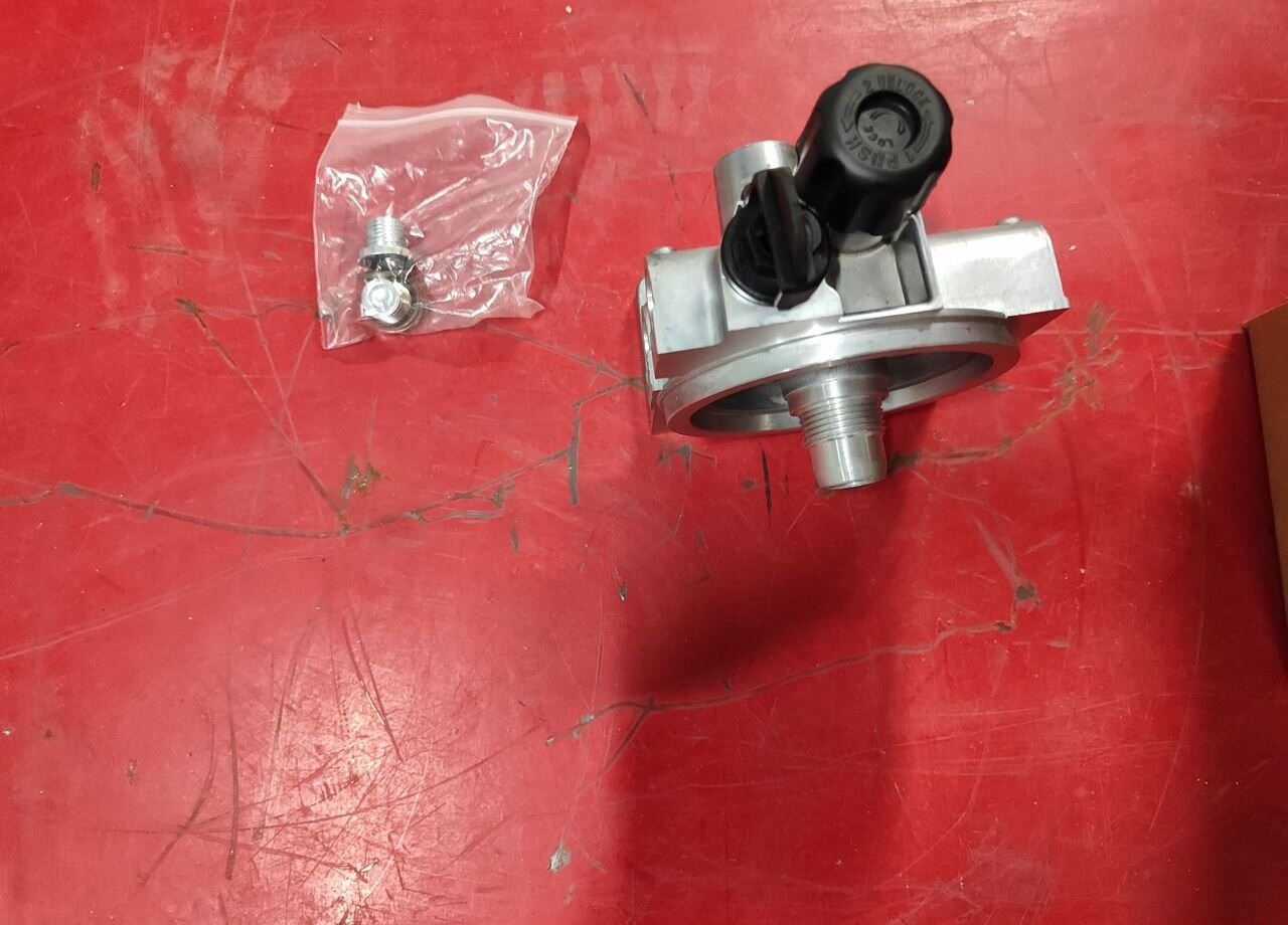 VOLVO 11110702 Корпус топливного фильтра volvo - Топливная система: фото 1 VOLVO 11110702 Корпус топливного фильтра volvo - Топливная система: фото 1