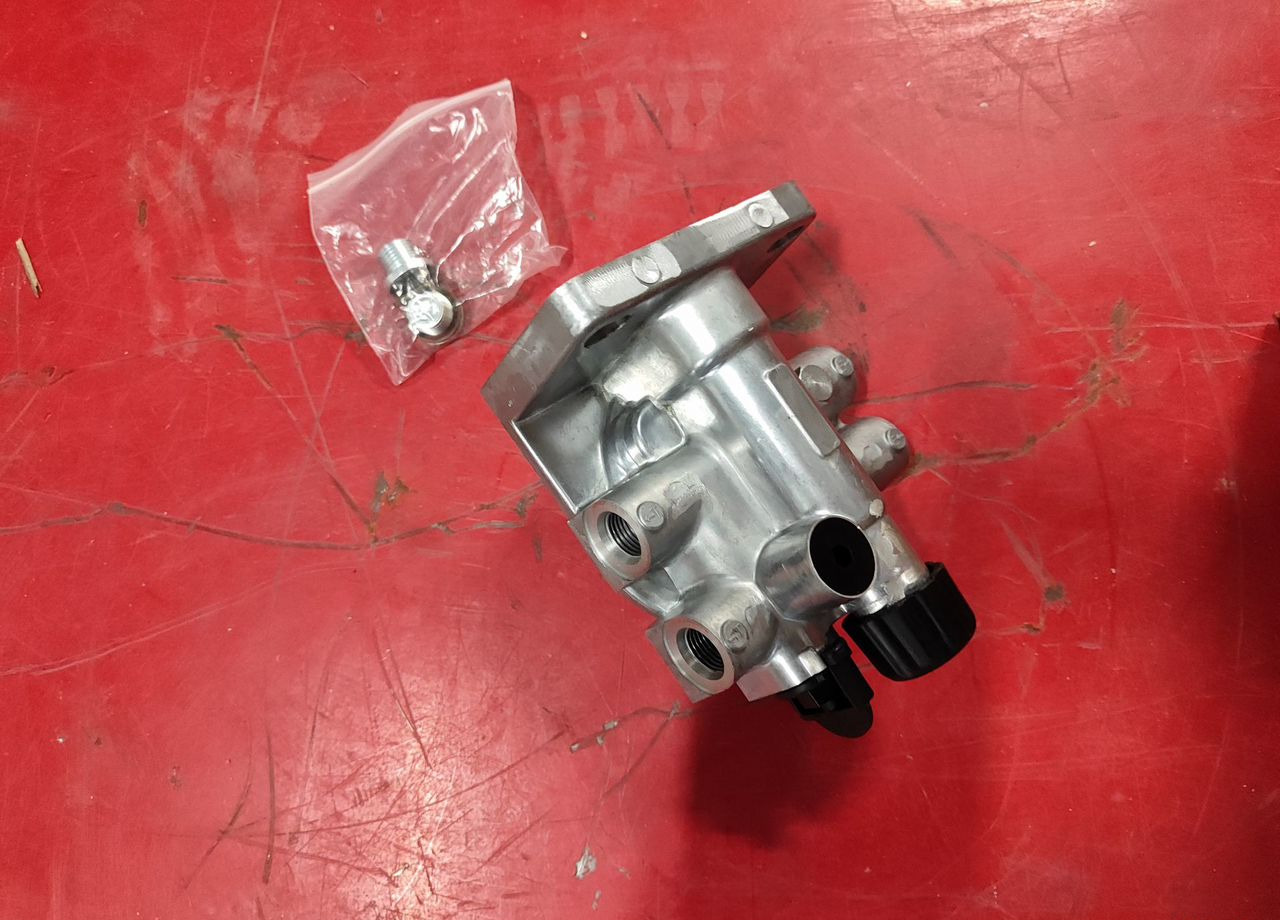 VOLVO 11110702 Корпус топливного фильтра volvo - Топливная система: фото 2 VOLVO 11110702 Корпус топливного фильтра volvo - Топливная система: фото 2