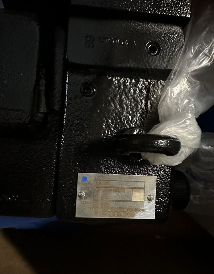 VOLVO 17201758 Гидравлический насос volvo - Гидравлика: фото 2 VOLVO 17201758 Гидравлический насос volvo - Гидравлика: фото 2