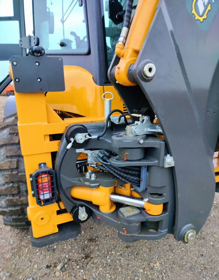 ATLET 3X - Экскаватор-погрузчик: фото 3 ATLET 3X - Экскаватор-погрузчик: фото 3