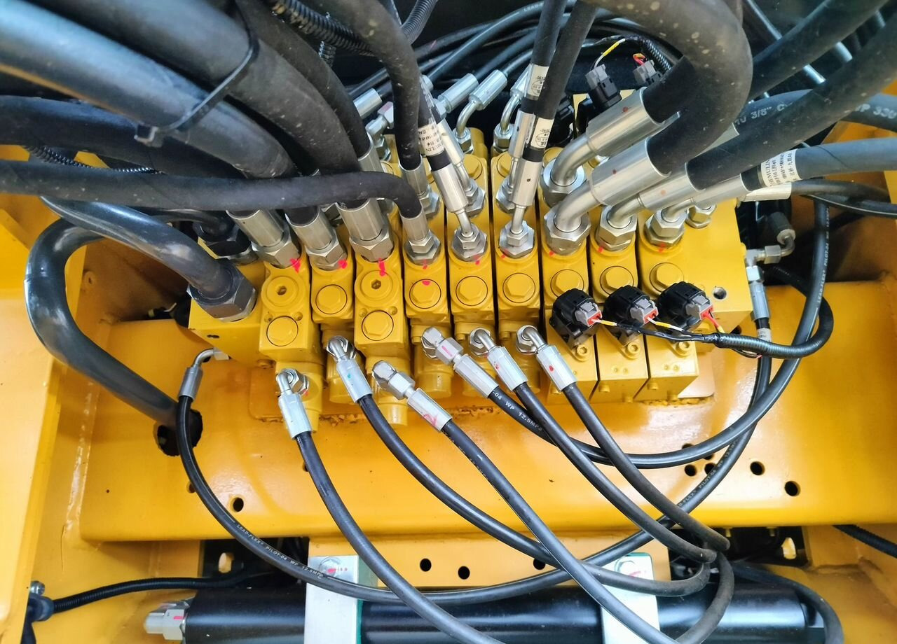 Новый Экскаватор-погрузчик ATLET 3X: фото 15 Новый Экскаватор-погрузчик ATLET 3X: фото 15