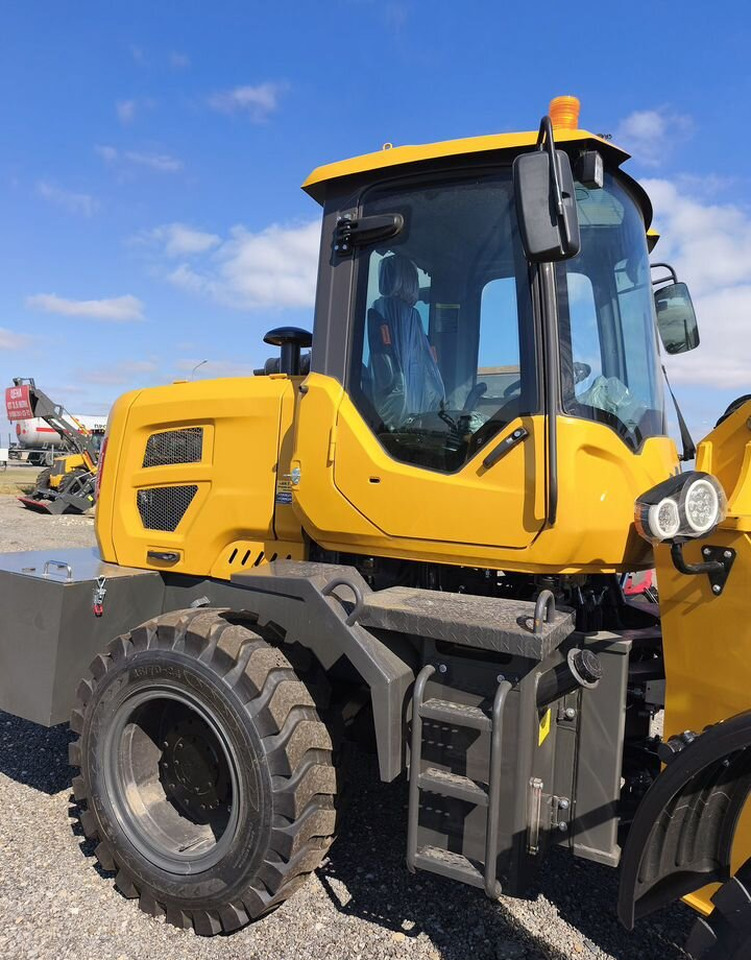 Новый Телескопический фронтальный погрузчик Kyloton G10: фото 9