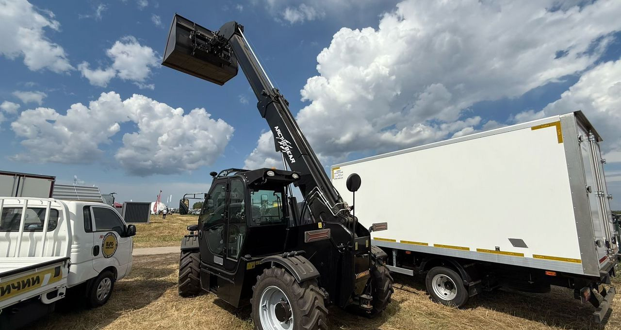 Arctic Bear ART-H7M3T - Телескопический погрузчик: фото 1 Arctic Bear ART-H7M3T - Телескопический погрузчик: фото 1