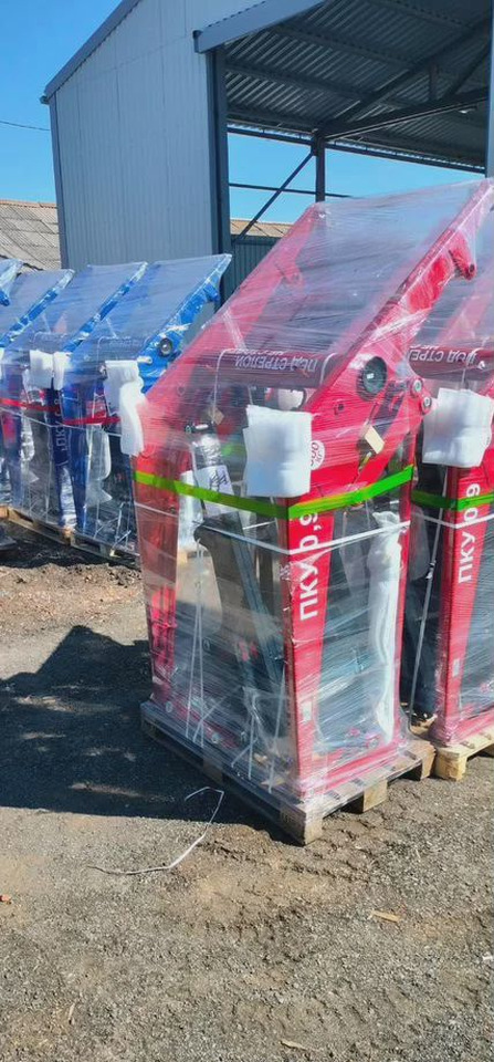 Агромаш-комплект ПКУ-0.9 - Фронтальный погрузчик для трактора: фото 1 Агромаш-комплект ПКУ-0.9 - Фронтальный погрузчик для трактора: фото 1