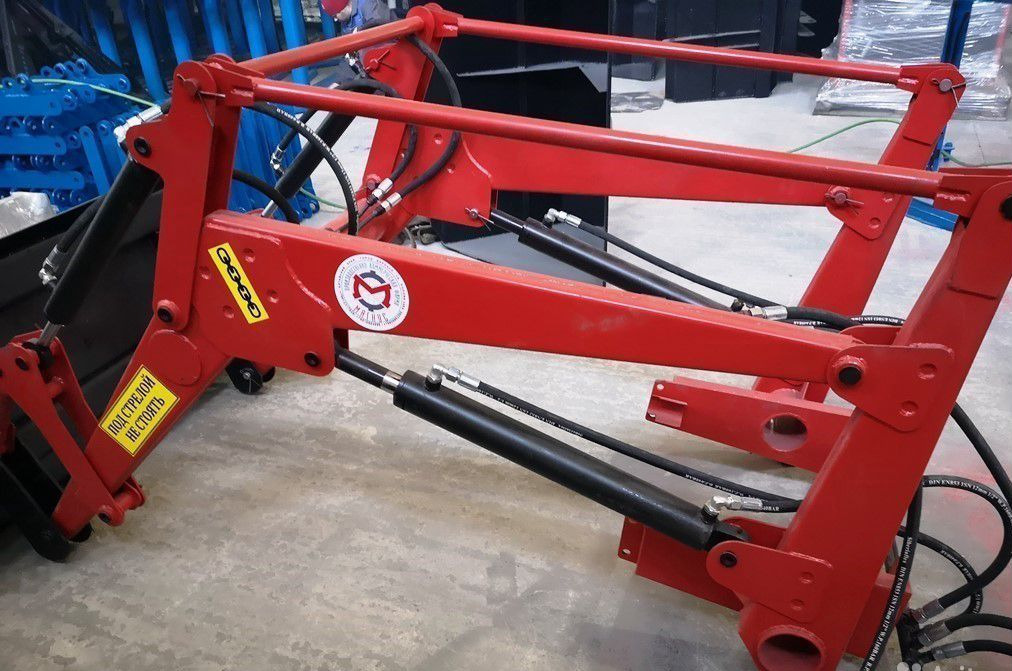 Magnus ПКУ 0.9 - Фронтальный погрузчик для трактора: фото 1 Magnus ПКУ 0.9 - Фронтальный погрузчик для трактора: фото 1