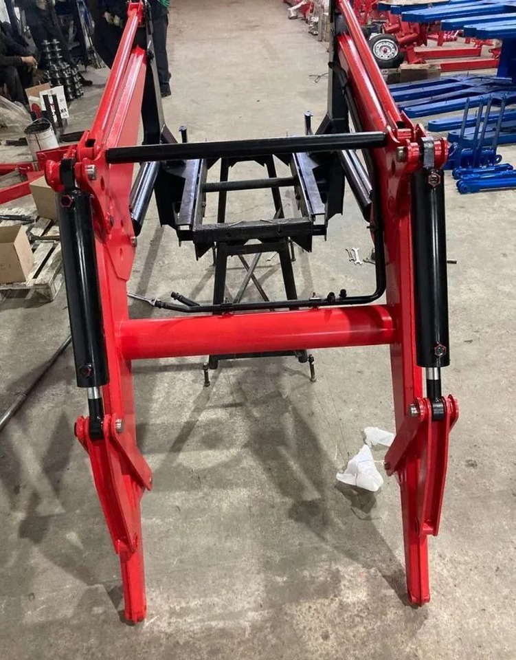 Magnus ПКУ 0.9 - Фронтальный погрузчик для трактора: фото 2 Magnus ПКУ 0.9 - Фронтальный погрузчик для трактора: фото 2