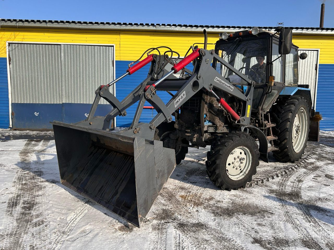 Сибдорсельмаш ПКУ-09 - Фронтальный погрузчик для трактора для Сельскохозяйственной техники: фото 1 Сибдорсельмаш ПКУ-09 - Фронтальный погрузчик для трактора для Сельскохозяйственной техники: фото 1