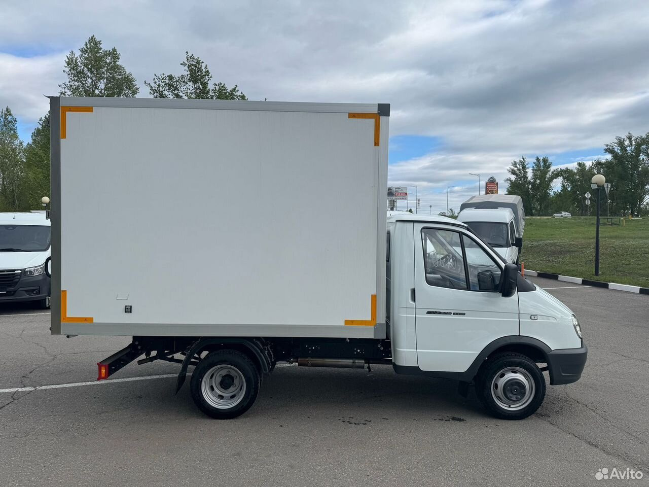 ГАЗ ГАЗель 3302 2.7 MT - Фургон с закрытым кузовом: фото 2 ГАЗ ГАЗель 3302 2.7 MT - Фургон с закрытым кузовом: фото 2