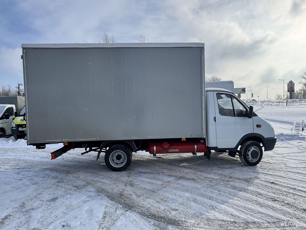 ГАЗ ГАЗель 3302 2.7 MT - Тентованный фургон: фото 5 ГАЗ ГАЗель 3302 2.7 MT - Тентованный фургон: фото 5