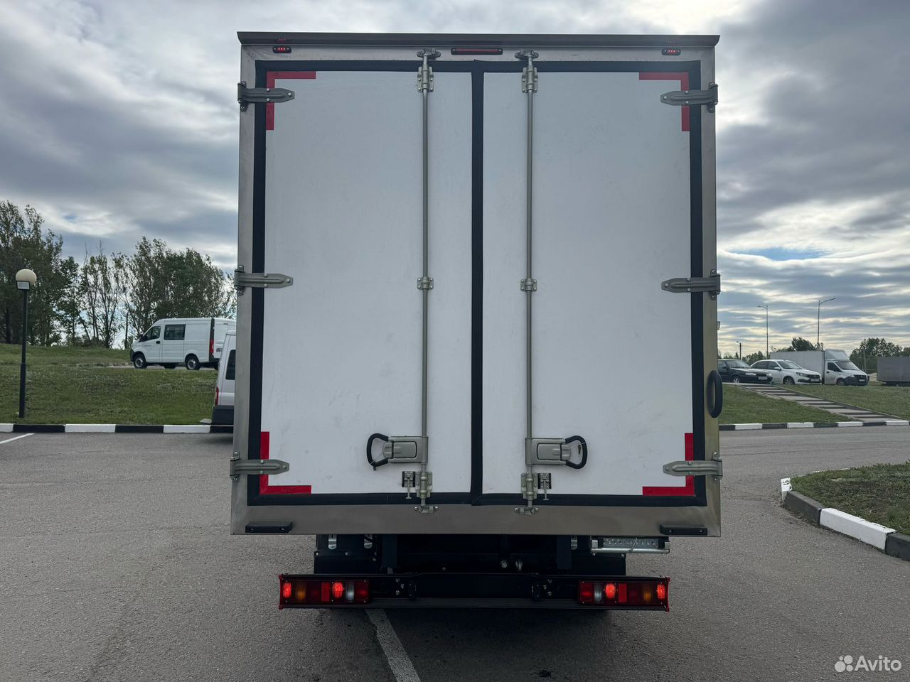 ГАЗ ГАЗель 3302 2.7 MT - Фургон с закрытым кузовом: фото 4 ГАЗ ГАЗель 3302 2.7 MT - Фургон с закрытым кузовом: фото 4