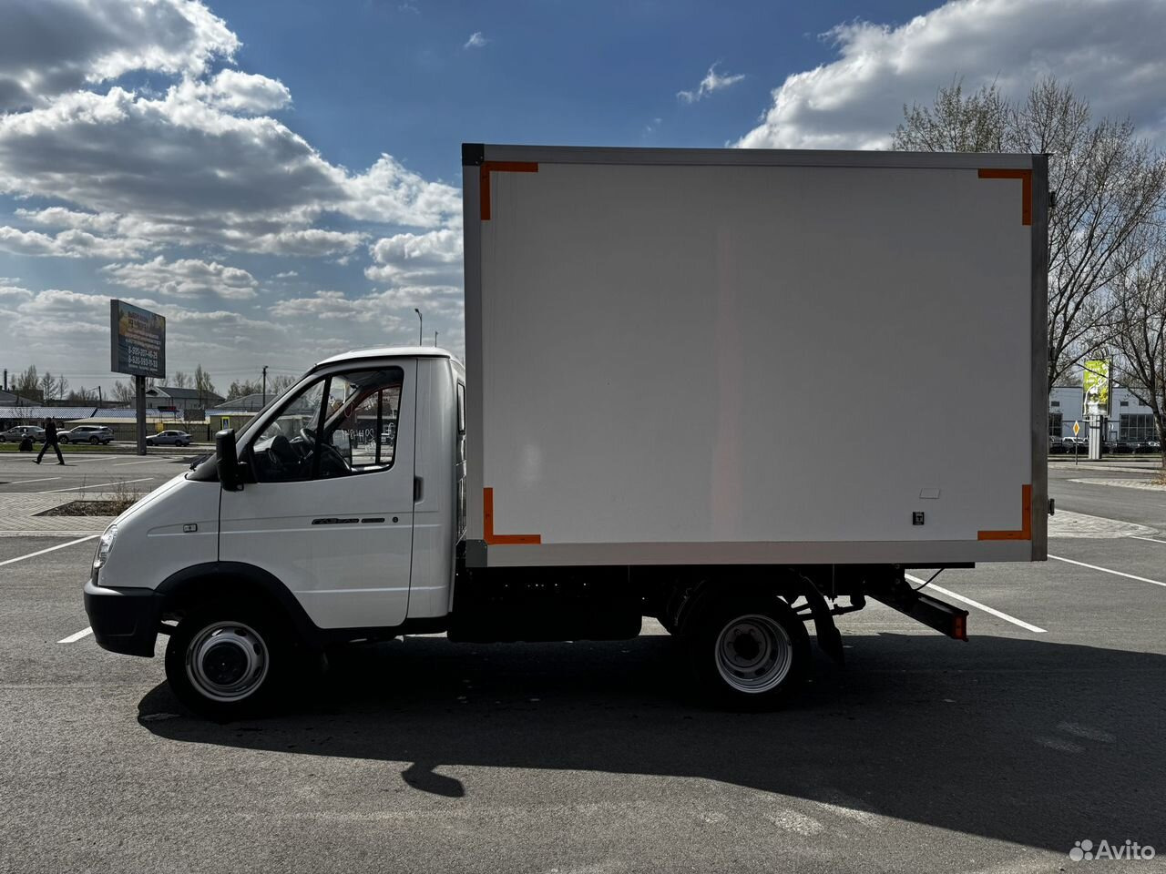 ГАЗ ГАЗель 3302 2.7 MT - Фургон с закрытым кузовом: фото 4 ГАЗ ГАЗель 3302 2.7 MT - Фургон с закрытым кузовом: фото 4