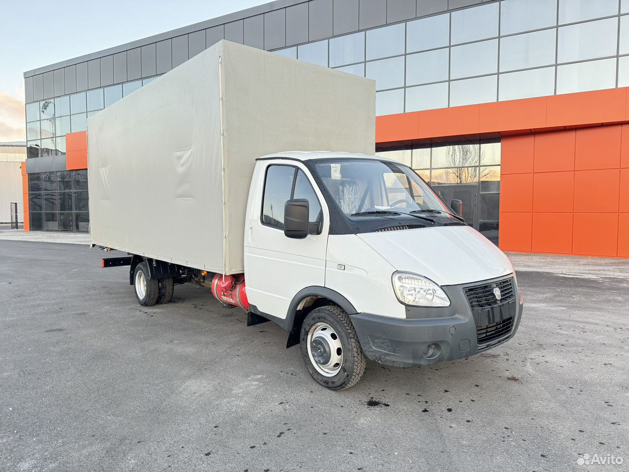 ГАЗ ГАЗель 3302 2.7 MT - Тентованный фургон: фото 1 ГАЗ ГАЗель 3302 2.7 MT - Тентованный фургон: фото 1