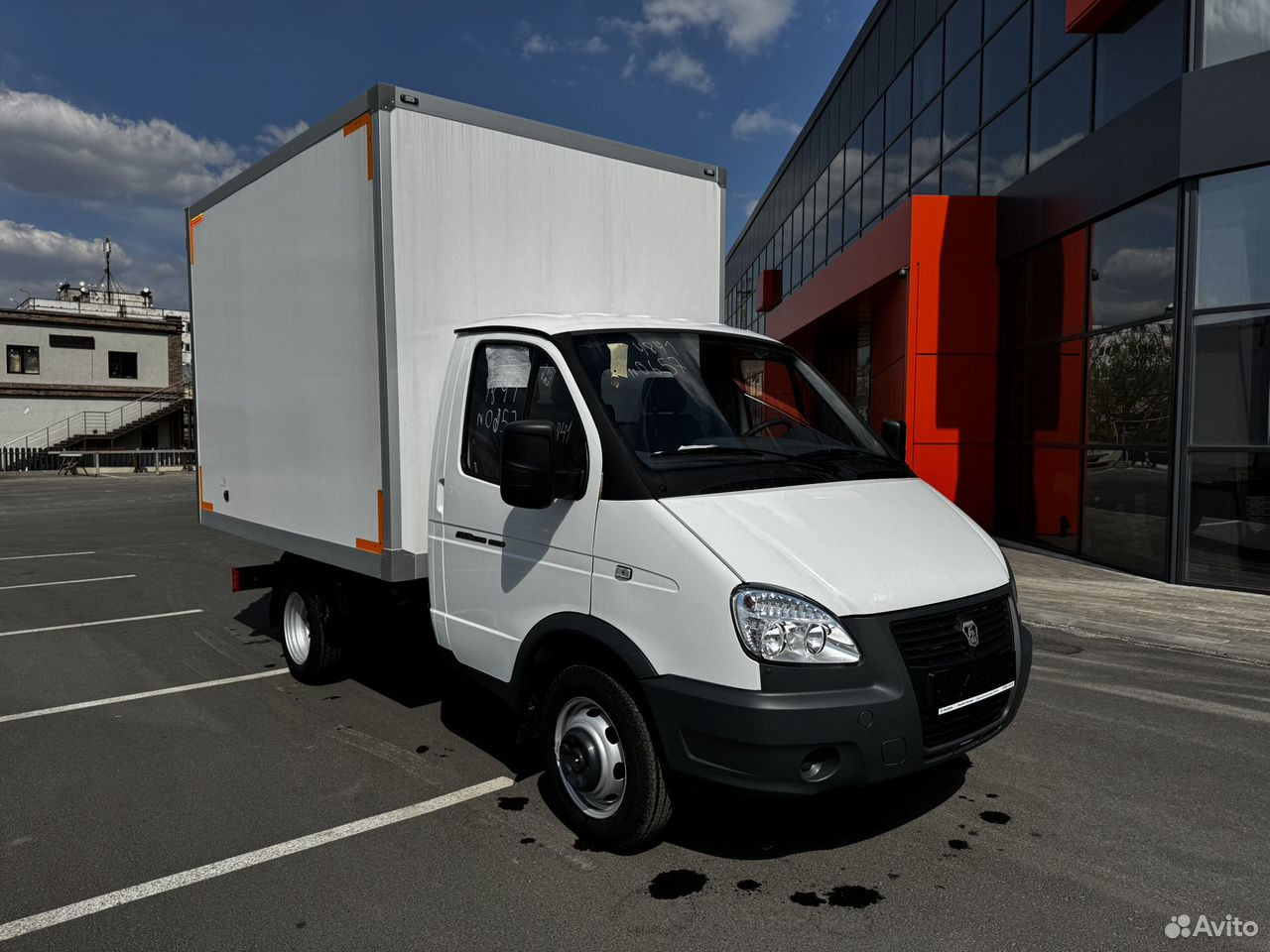 ГАЗ ГАЗель 3302 2.7 MT - Фургон с закрытым кузовом: фото 1 ГАЗ ГАЗель 3302 2.7 MT - Фургон с закрытым кузовом: фото 1