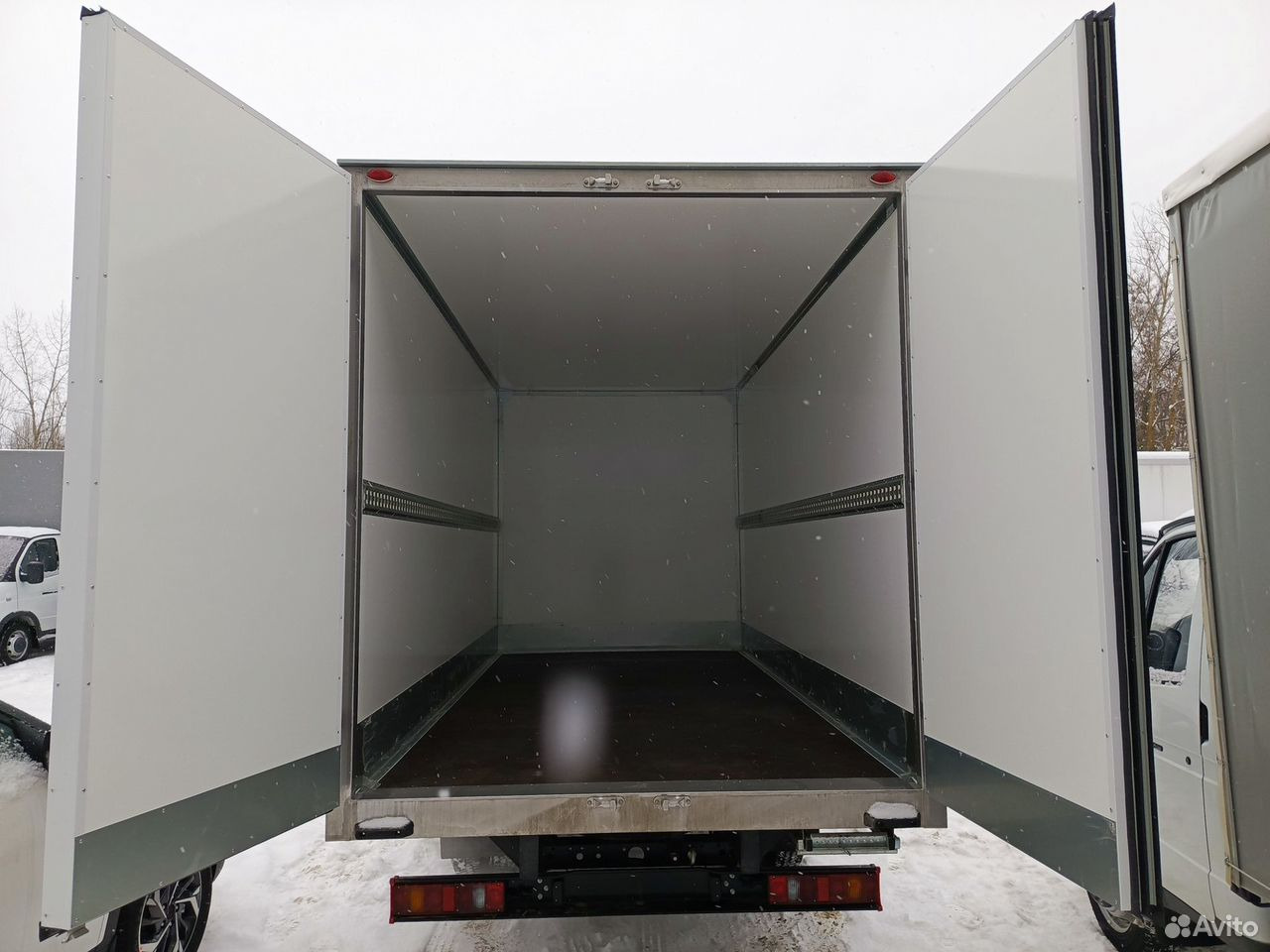 ГАЗ ГАЗель Next 2.5 MT - Фургон с закрытым кузовом: фото 4 ГАЗ ГАЗель Next 2.5 MT - Фургон с закрытым кузовом: фото 4
