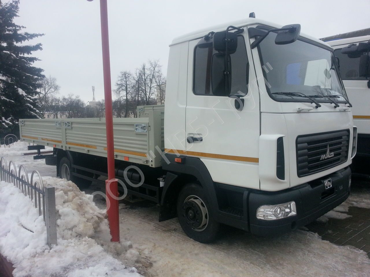 МАЗ-4371C0-528-000 - Бортовой грузовик/ Платформа: фото 2 МАЗ-4371C0-528-000 - Бортовой грузовик/ Платформа: фото 2