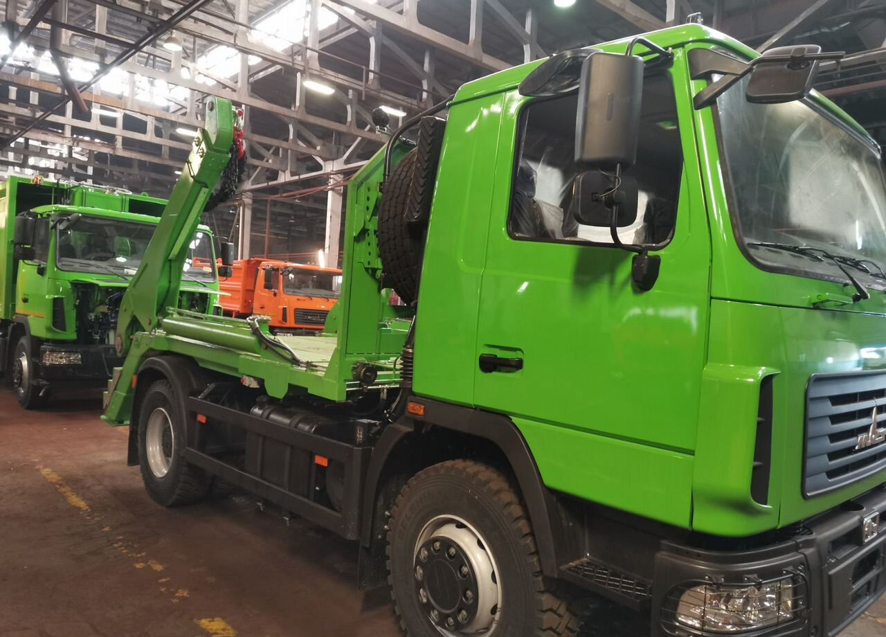 МАЗ 590625-030 - Портальный бункеровоз: фото 1 МАЗ 590625-030 - Портальный бункеровоз: фото 1