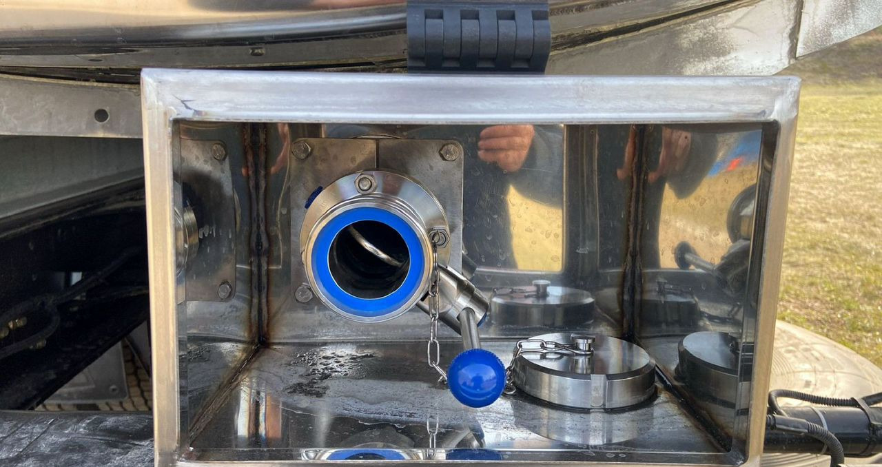 Новый Грузовик с цистерной Для транспортировки молока МАЗ 631228-8525-012: фото 7